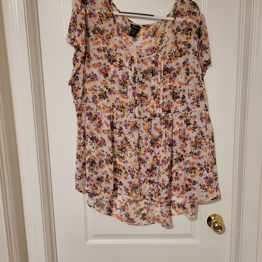 (Sz.4) TORRID Flutter Sleeve Blouse